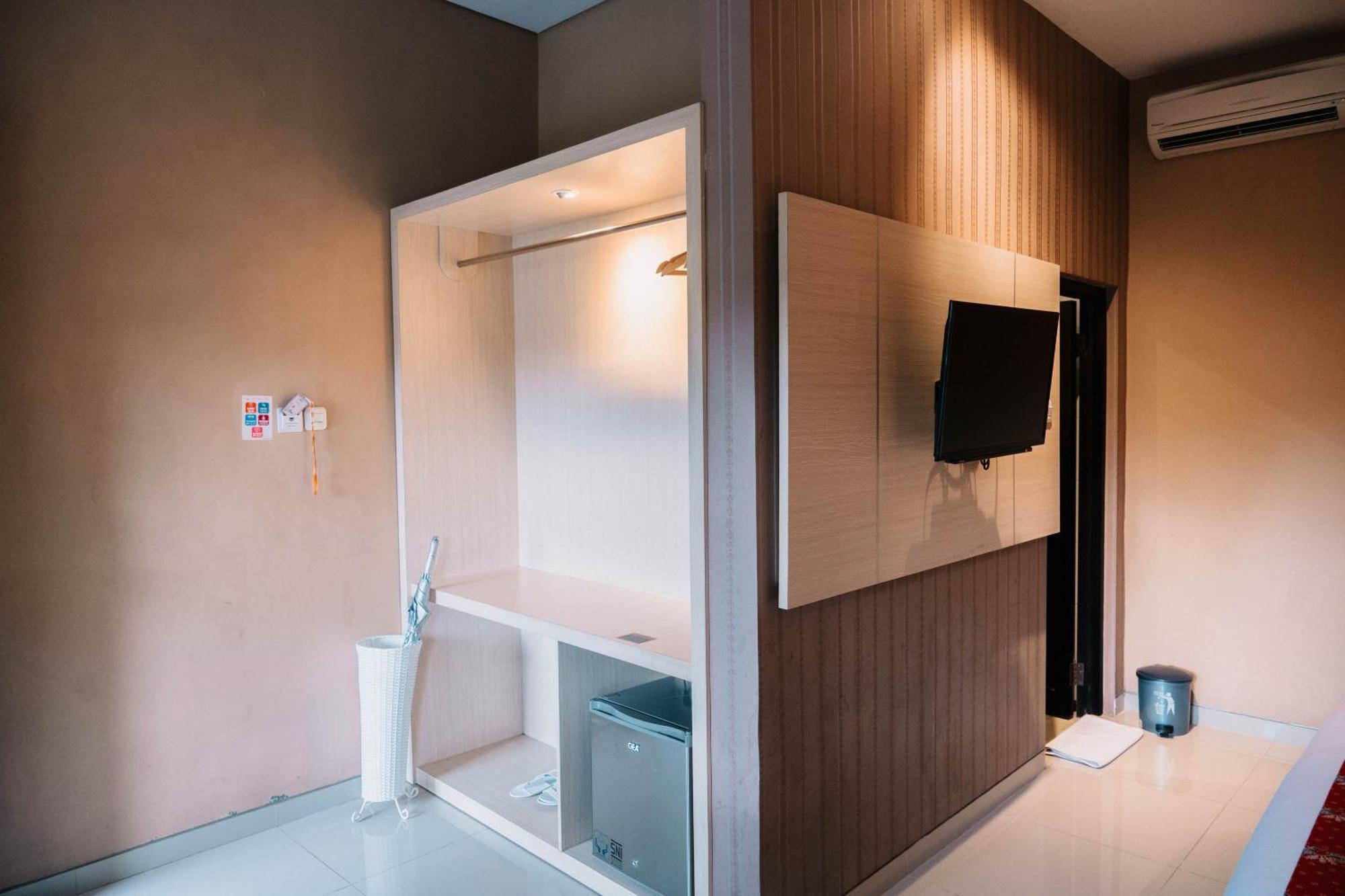 New Surya Hotel Banyuwangi  Esterno foto
