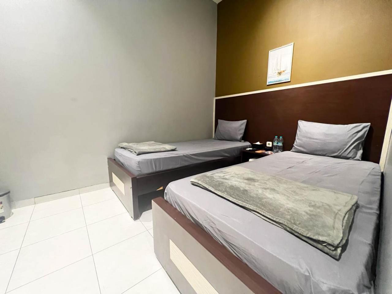 New Surya Hotel Banyuwangi  Esterno foto